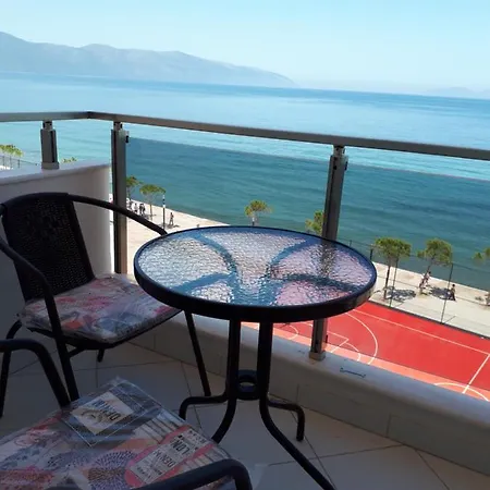 Asta Free Private Parking Apartment
